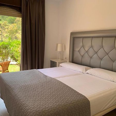 Apartamento Espacioso Muy Tranquilo Con Piscinas Y Jardines Cercano A La Playa Estepona Eksteriør billede