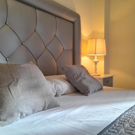 Apartamento Espacioso Muy Tranquilo Con Piscinas Y Jardines Cercano A La Playa Estepona Eksteriør billede