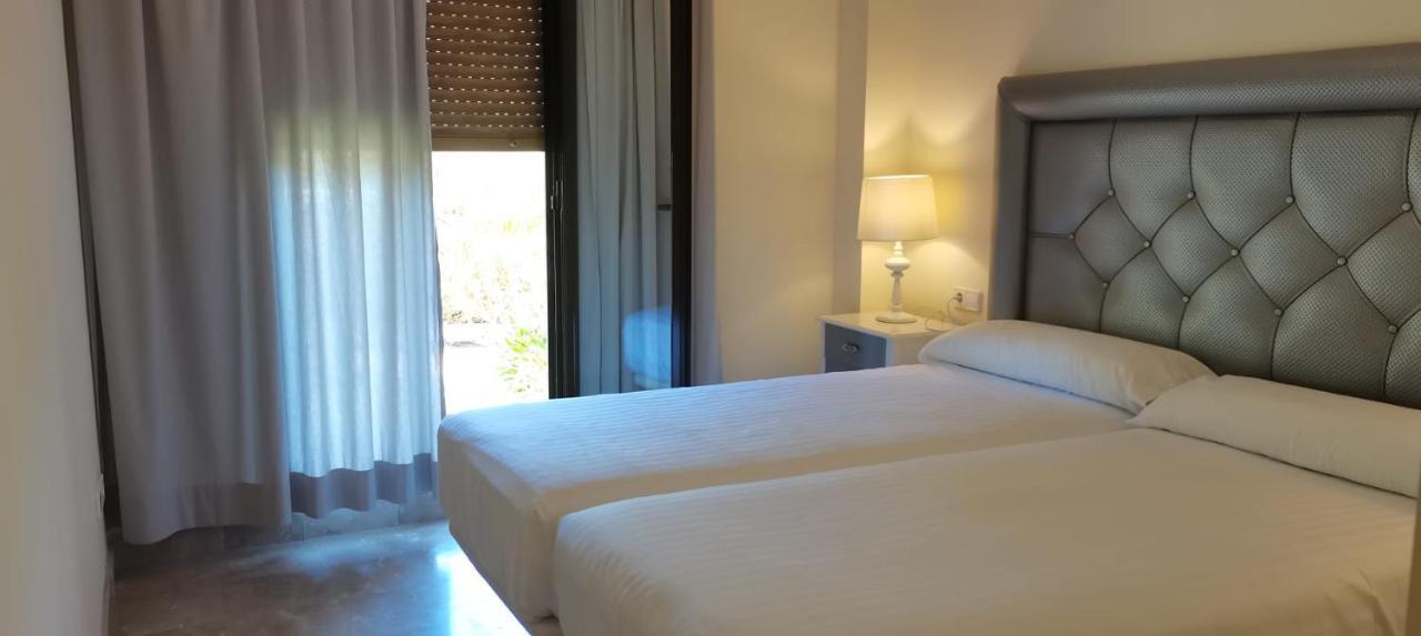Apartamento Espacioso Muy Tranquilo Con Piscinas Y Jardines Cercano A La Playa Estepona Eksteriør billede