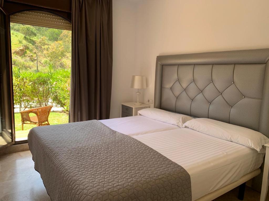 Apartamento Espacioso Muy Tranquilo Con Piscinas Y Jardines Cercano A La Playa Estepona Eksteriør billede