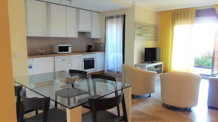 Apartamento Espacioso Muy Tranquilo Con Piscinas Y Jardines Cercano A La Playa Estepona Eksteriør billede