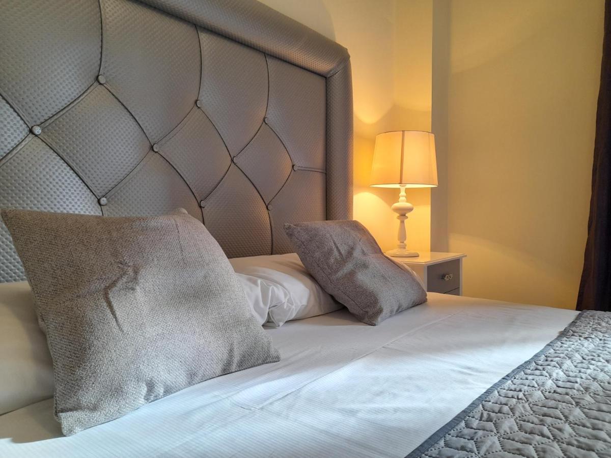 Apartamento Espacioso Muy Tranquilo Con Piscinas Y Jardines Cercano A La Playa Estepona Eksteriør billede