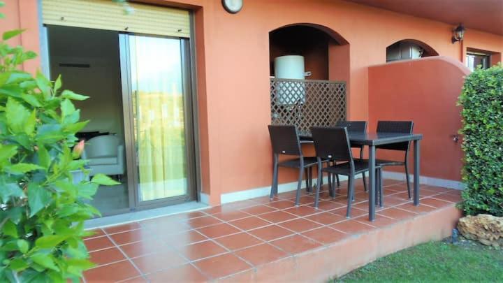 Apartamento Espacioso Muy Tranquilo Con Piscinas Y Jardines Cercano A La Playa Estepona Eksteriør billede