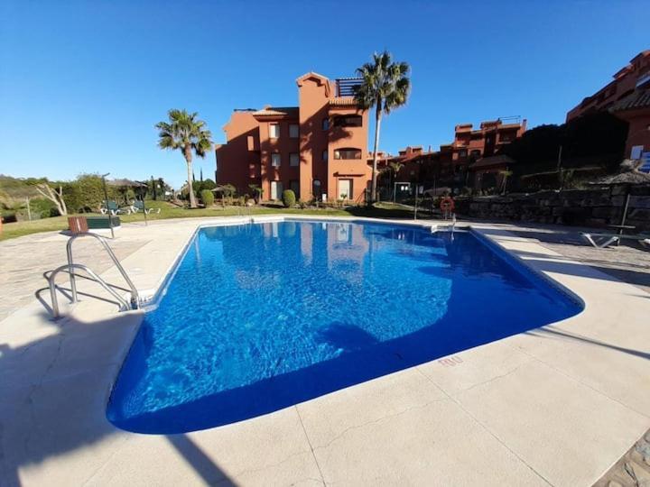 Apartamento Espacioso Muy Tranquilo Con Piscinas Y Jardines Cercano A La Playa Estepona Eksteriør billede