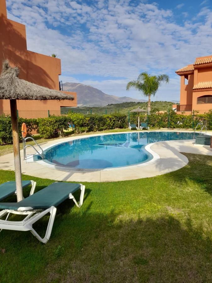 Apartamento Espacioso Muy Tranquilo Con Piscinas Y Jardines Cercano A La Playa Estepona Eksteriør billede